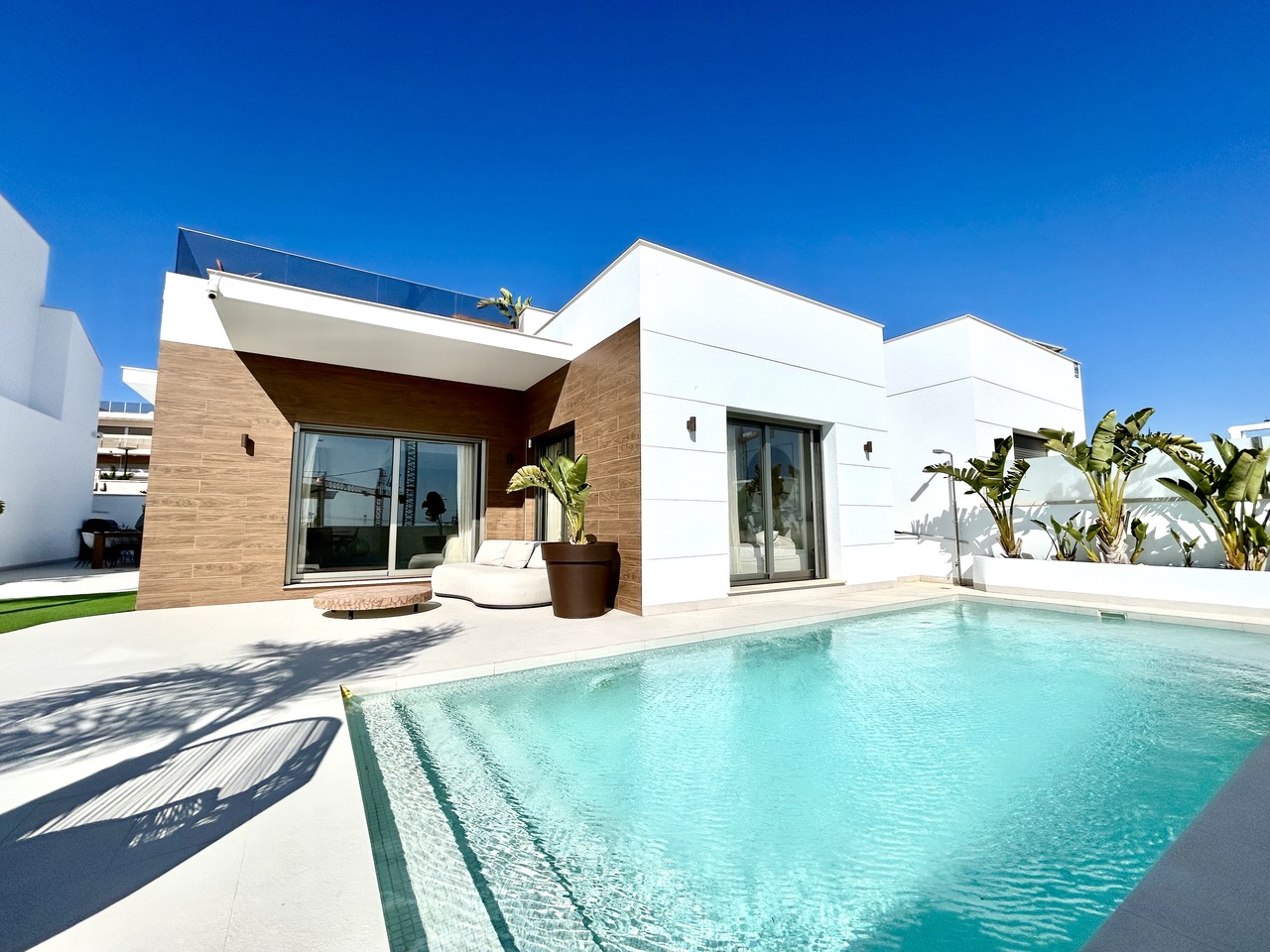 159de0f0457f44de4fa2_xlarge Villa for Sale in Las Filipinas, Alicante
