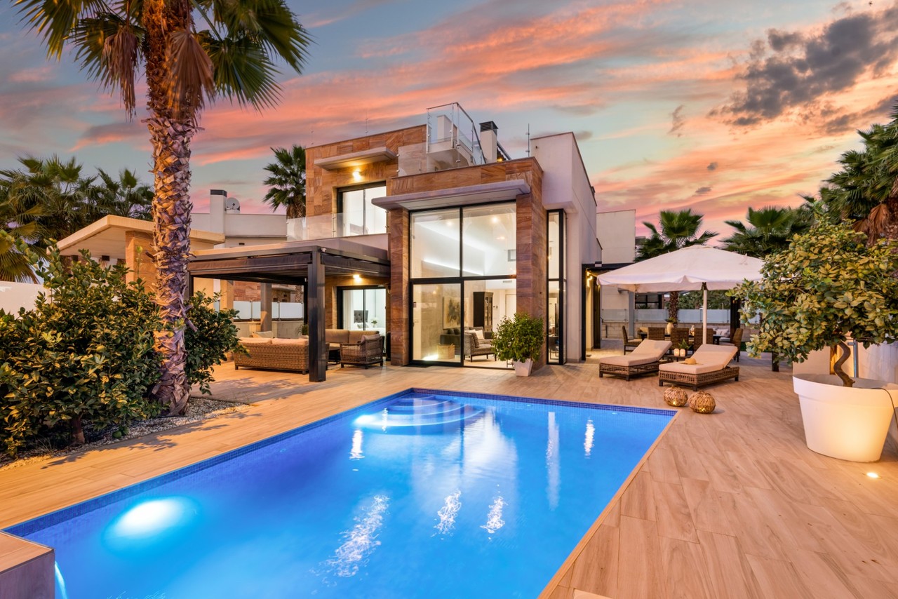 Villa for Sale in Cabo Roig, Alicante