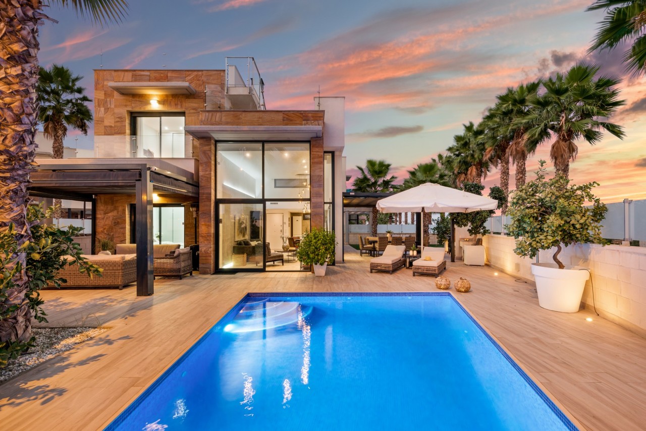 Villa for Sale in Cabo Roig, Alicante