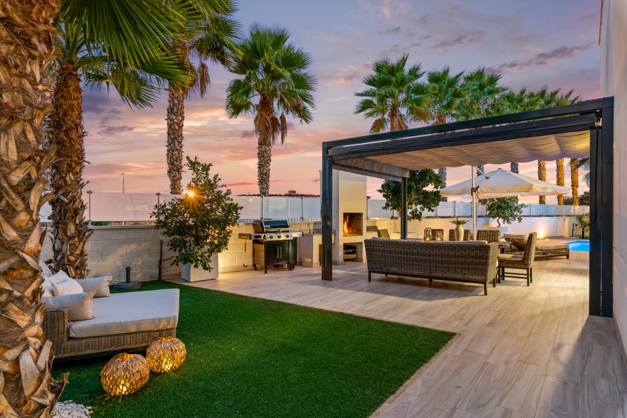 Villa for Sale in Cabo Roig, Alicante