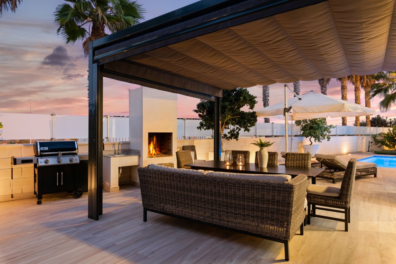 Villa for Sale in Cabo Roig, Alicante