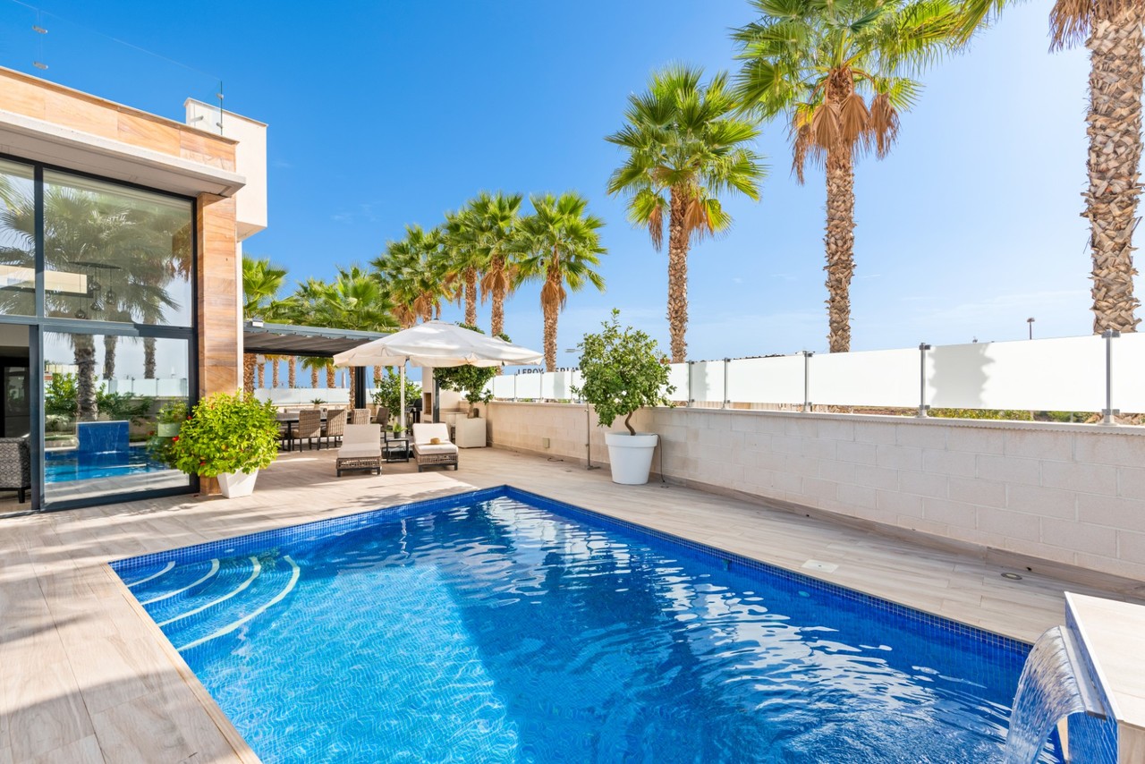 Villa for Sale in Cabo Roig, Alicante