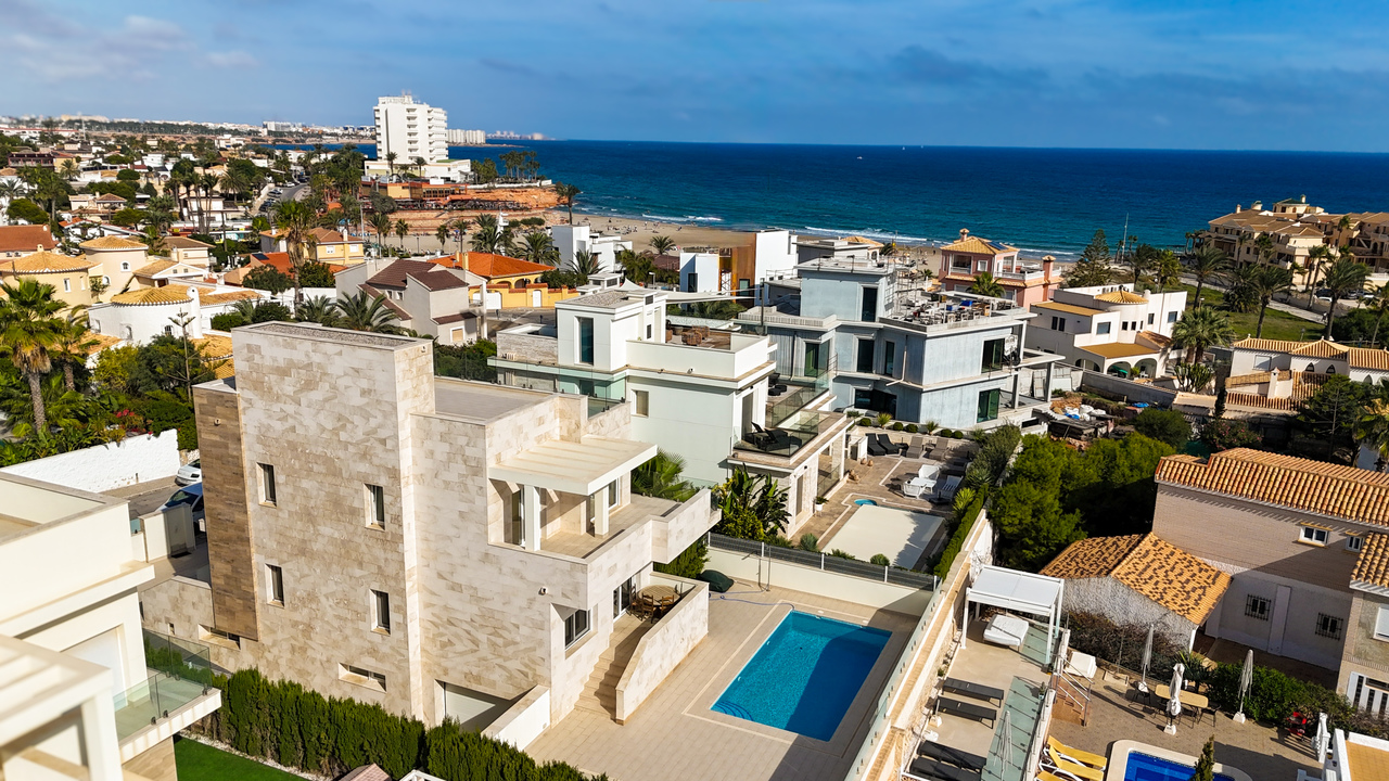 Villa for Sale in La Zenia, Alicante