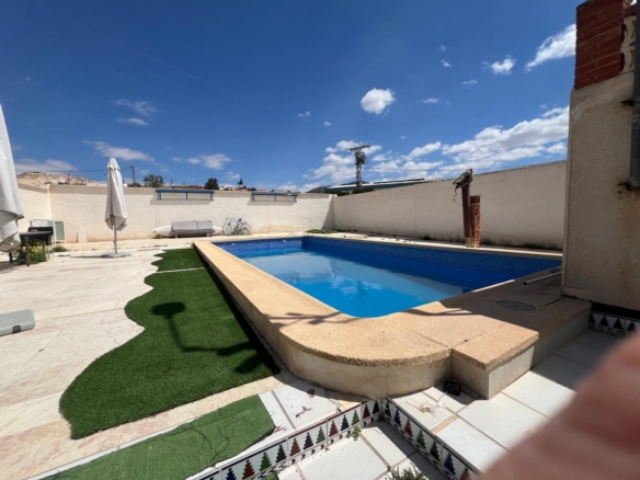 Country House for Sale in Algueña, Alicante