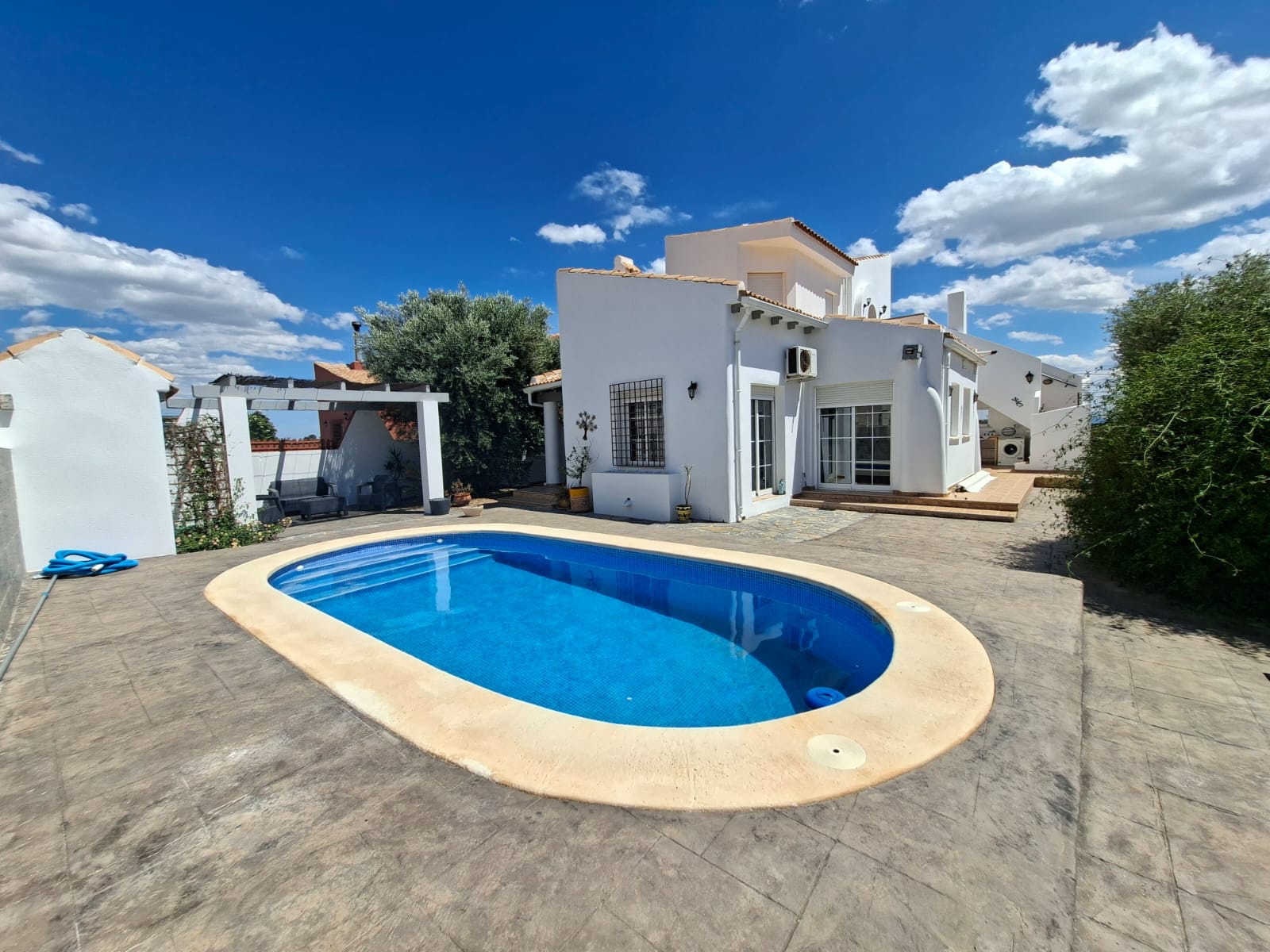 o_1jom7hfo9108315fg7kl2m21v8v1q Villa for Sale in Fortuna, Murcia