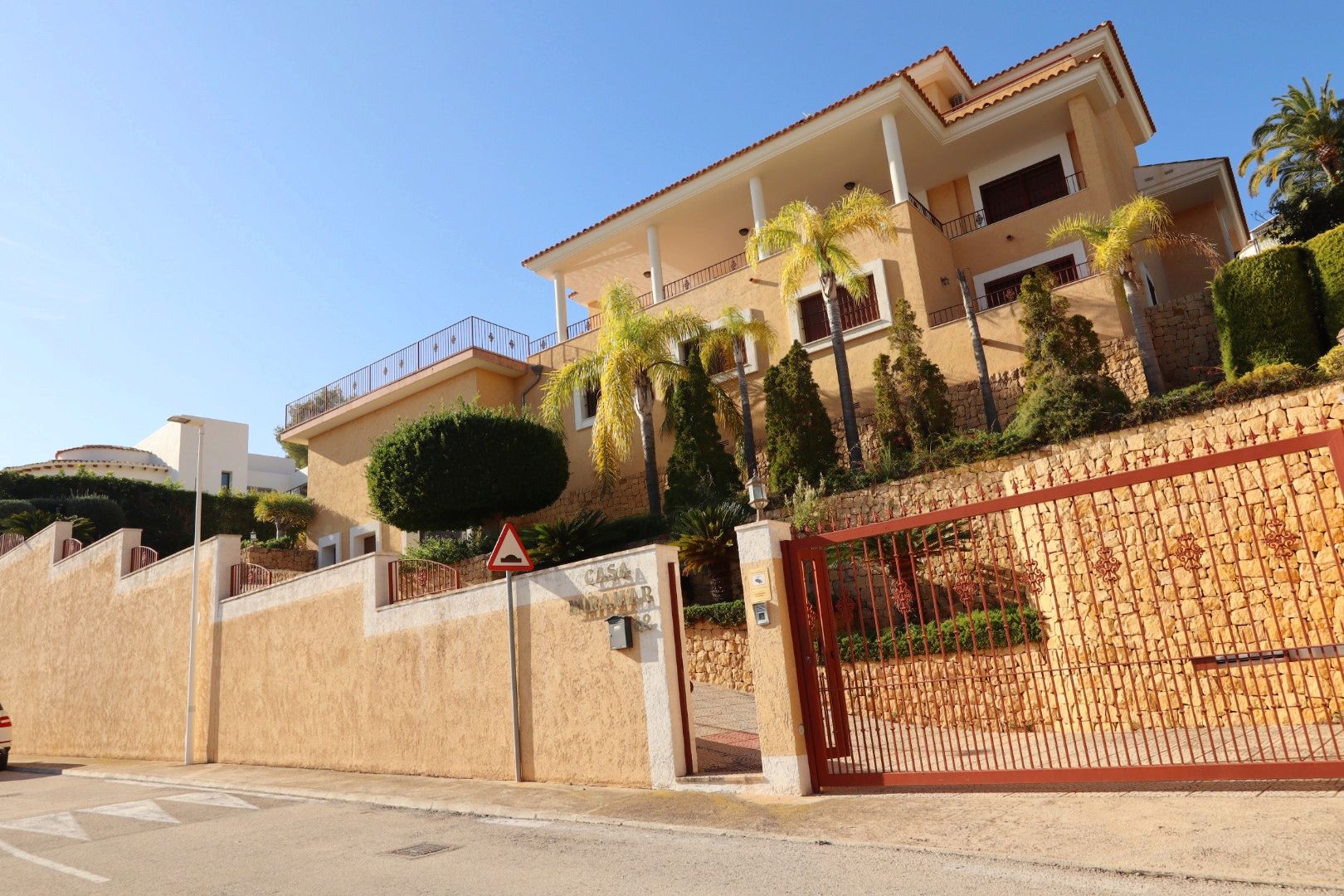 1000077416 Villa for Sale in Altea, Alicante