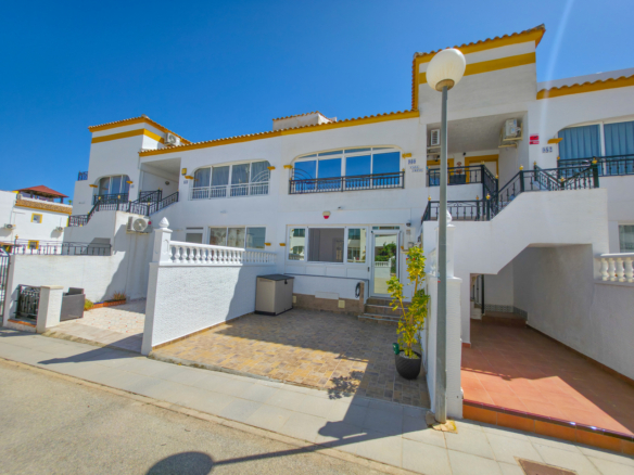 Apartment for Sale in Vistabella Golf Entre Naranjos, Alicante