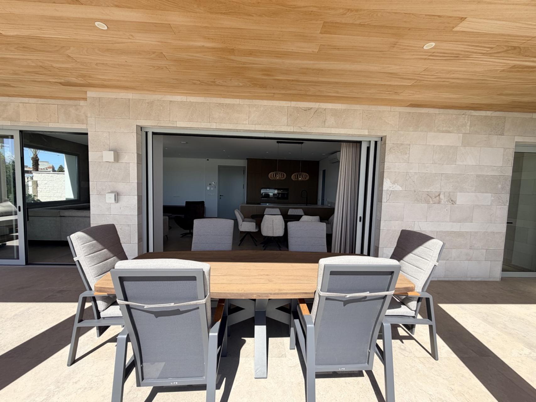 Villa for Sale in Benijofar, Alicante