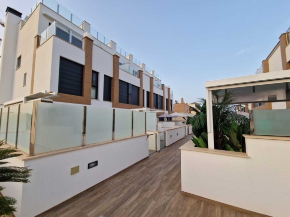 Town House Penthouse for Sale in Guardamar del Segura, Alicante