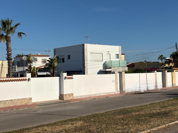 Villa for Sale in Torrevieja, Alicante