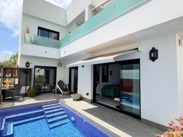 Villa for Sale in Los Montesinos, Alicante