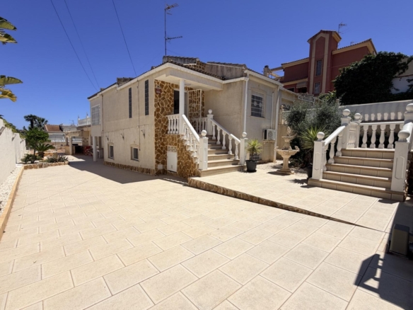 Villa for Sale in Torrevieja, Alicante