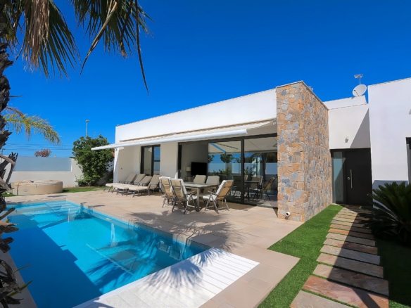 Villa for Sale in Pilar de La Horadada, Alicante