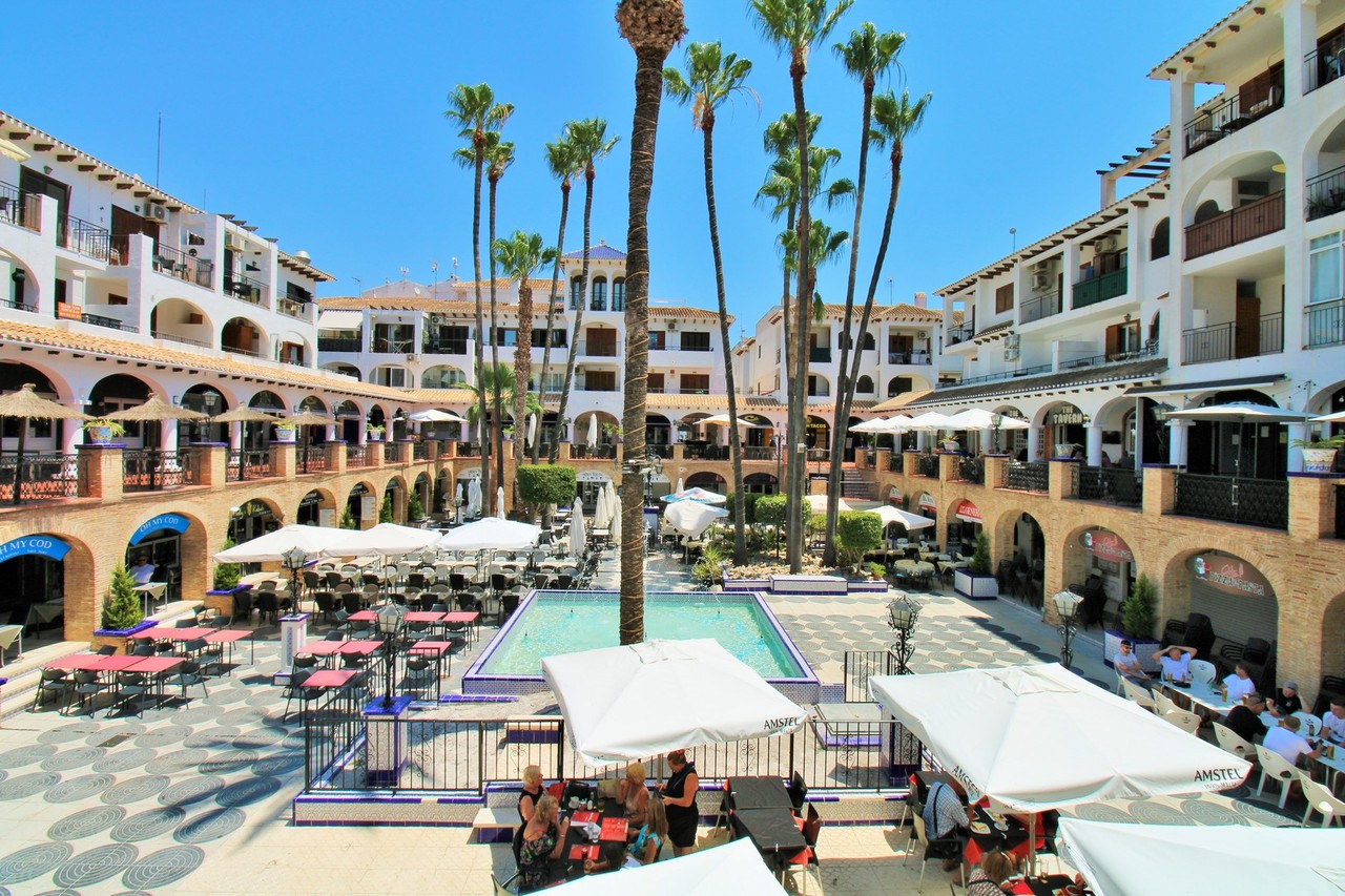 Town House for Sale in Villamartin, Alicante