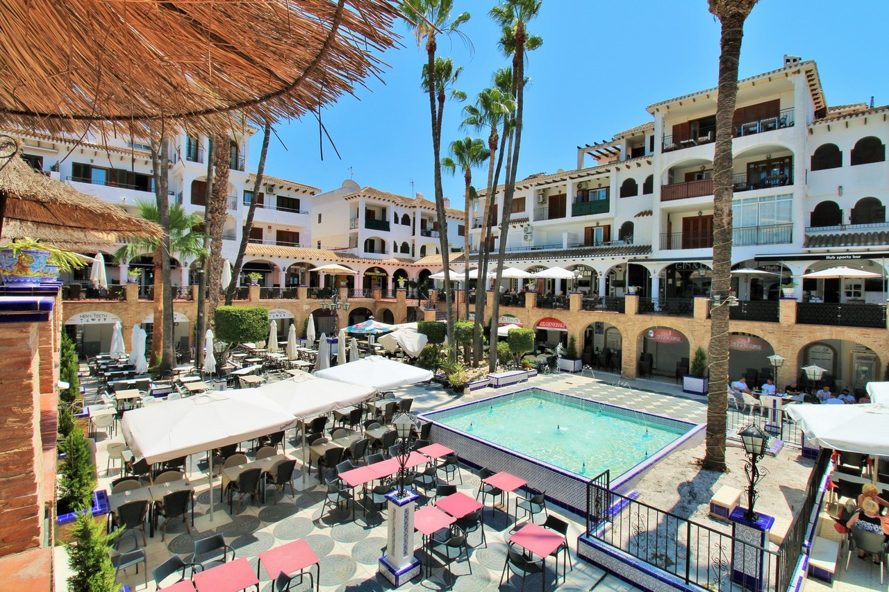 Town House for Sale in Villamartin, Alicante