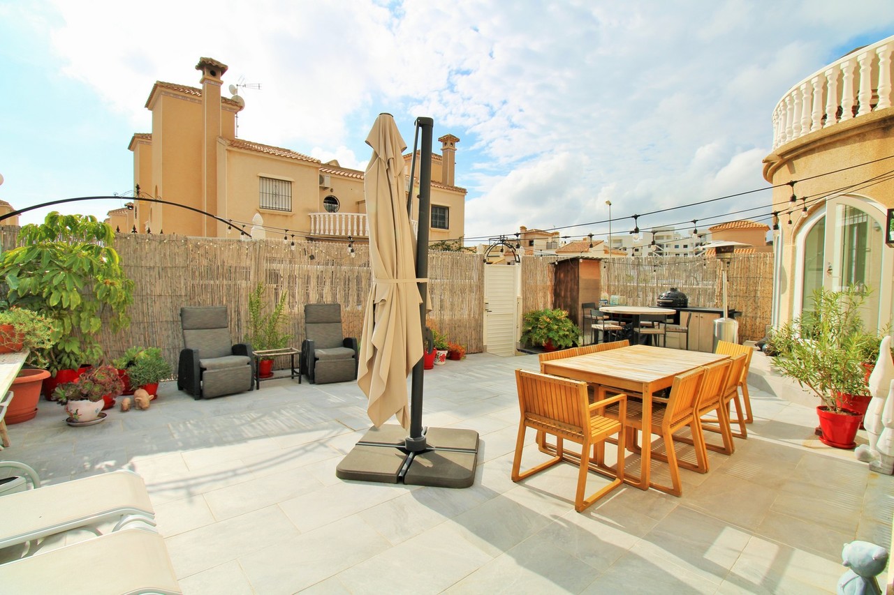 Town House for Sale in Villamartin, Alicante