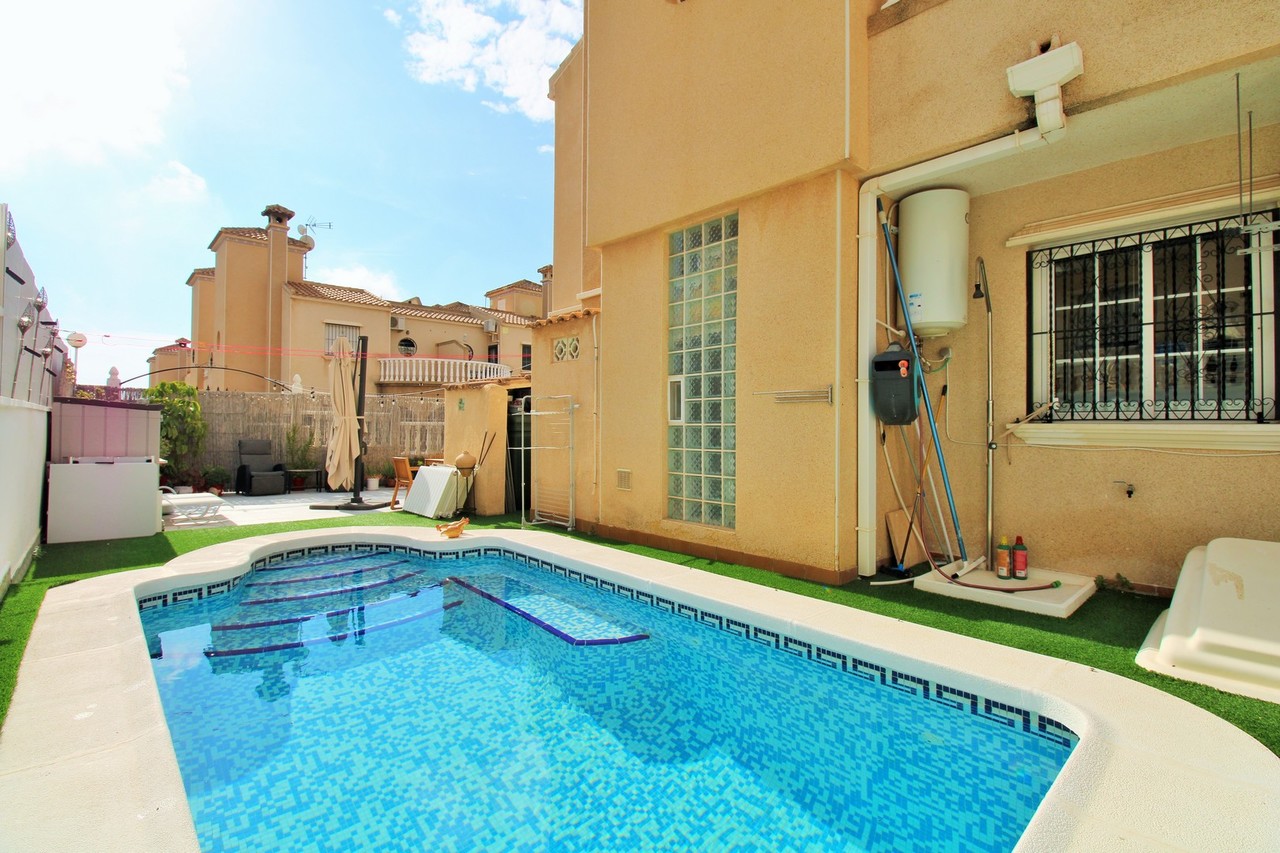 Town House for Sale in Villamartin, Alicante