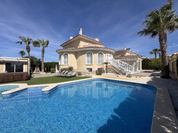 Villa for Sale in Ciudad Quesada, Alicante