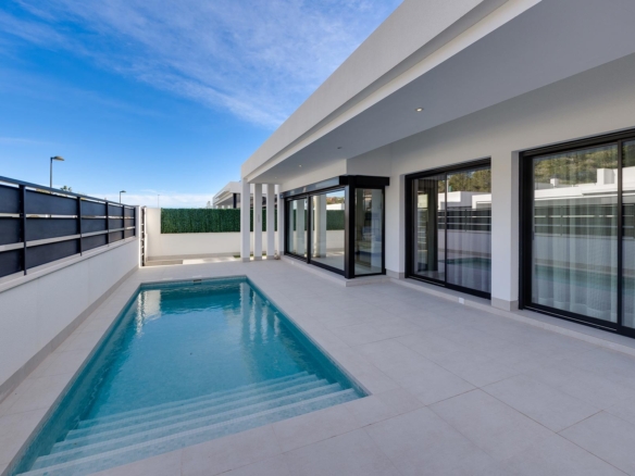 Villa for Sale in Pinar de Campoverde, Alicante