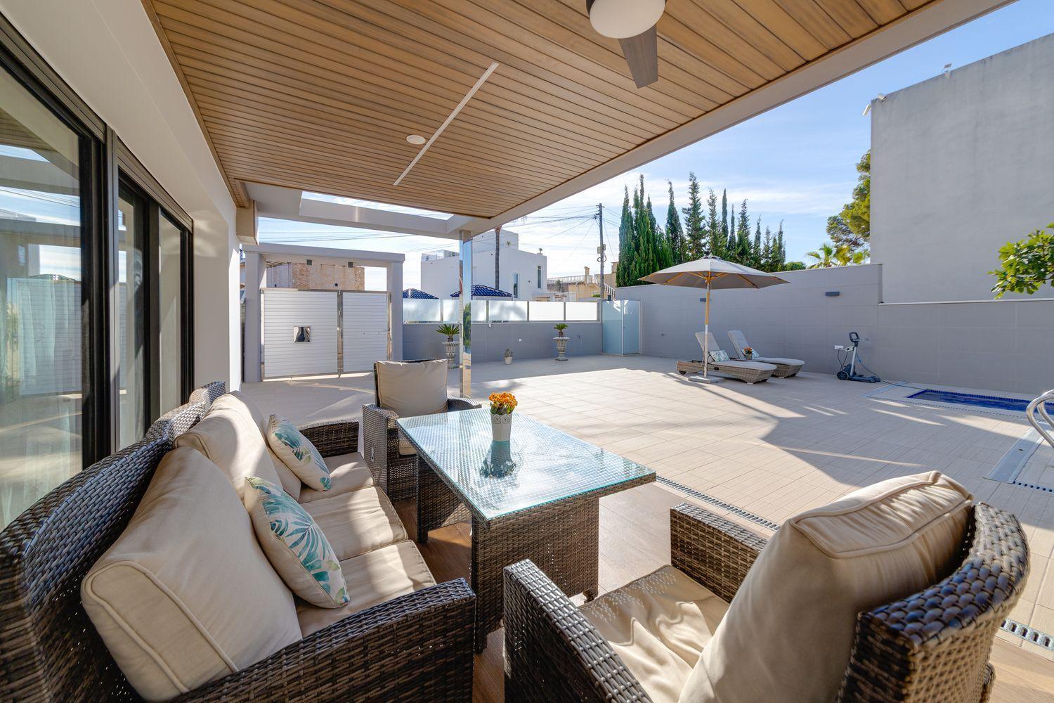 Villa for Sale in Torrevieja, Alicante
