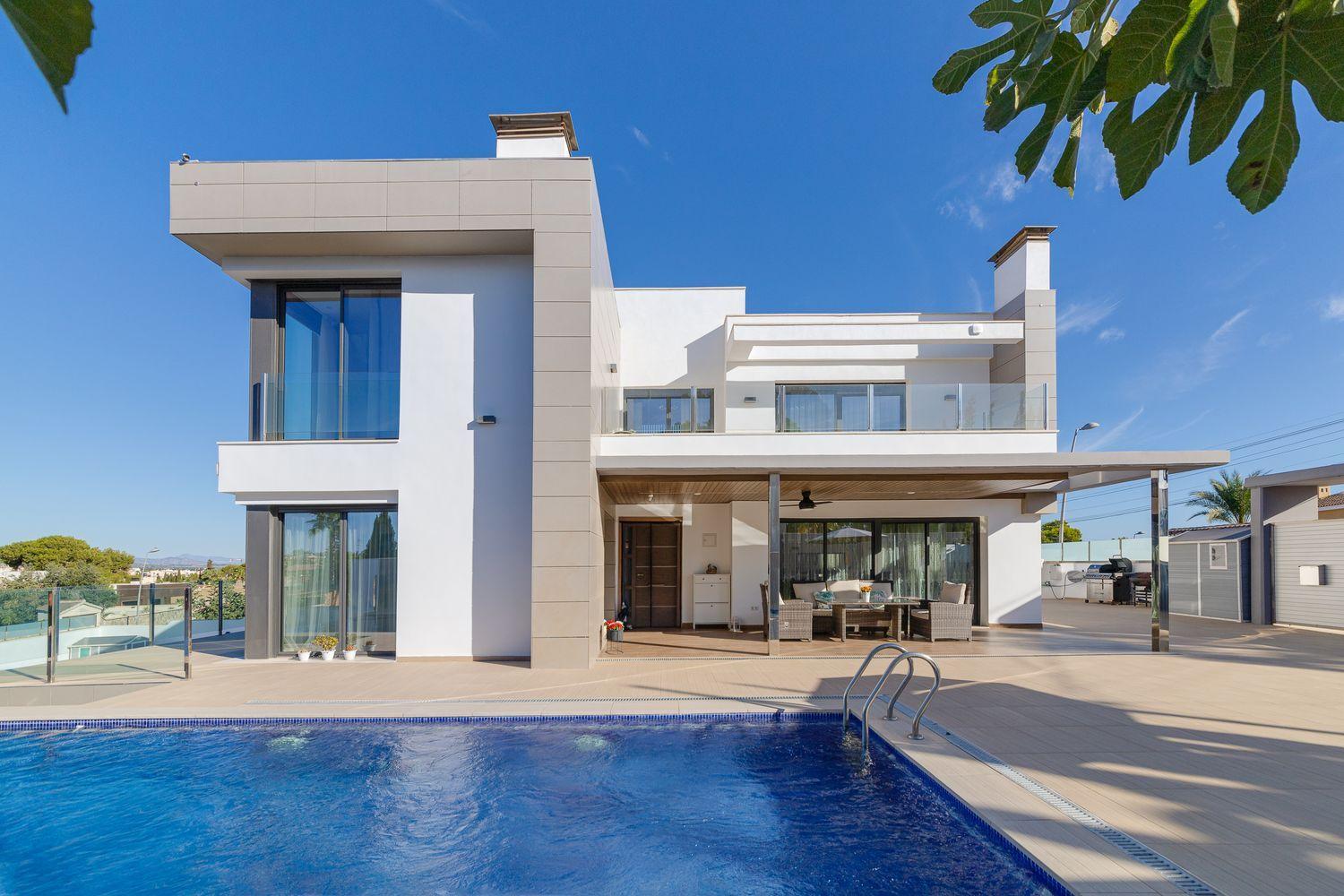Villa for Sale in Torrevieja, Alicante