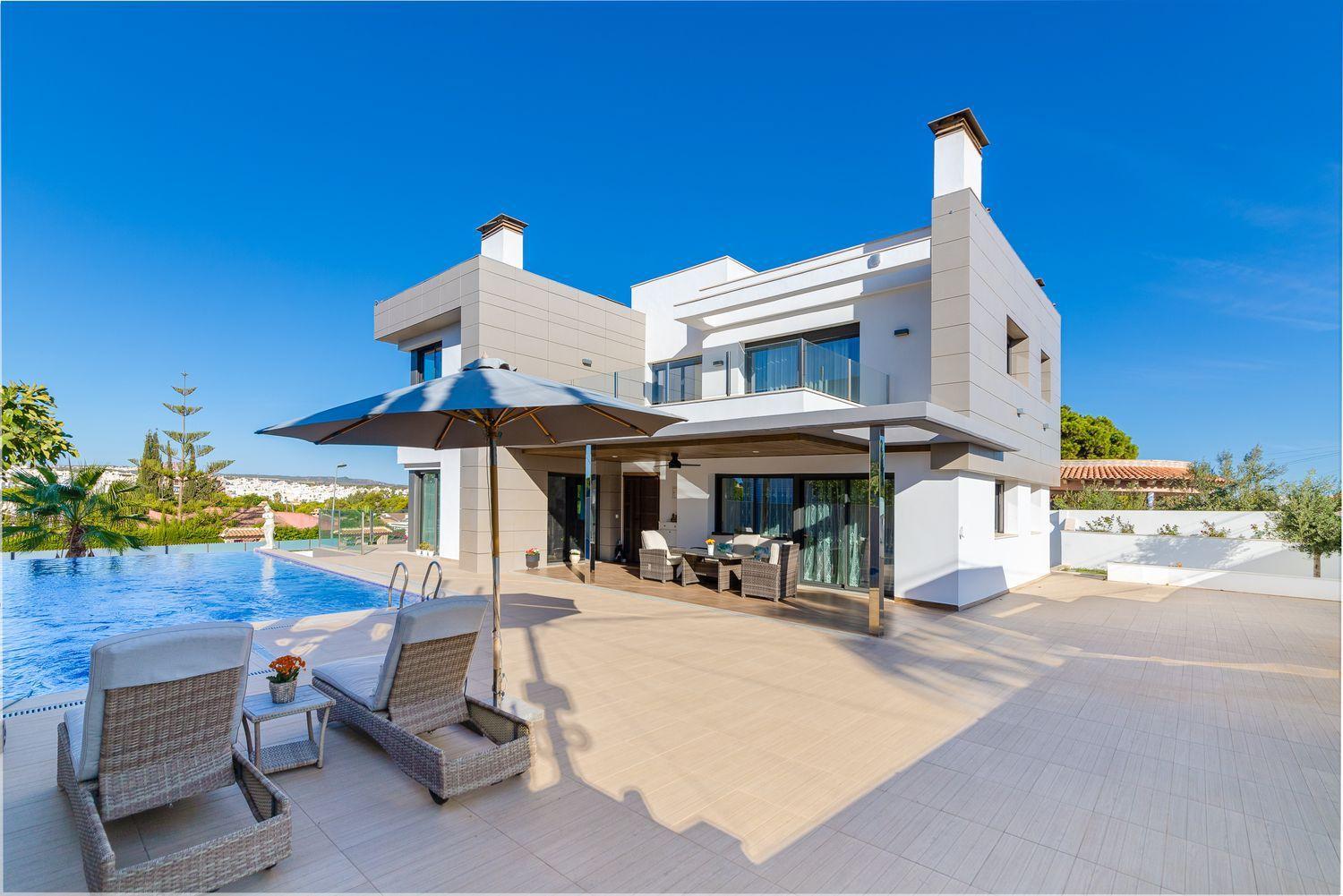 Villa for Sale in Torrevieja, Alicante