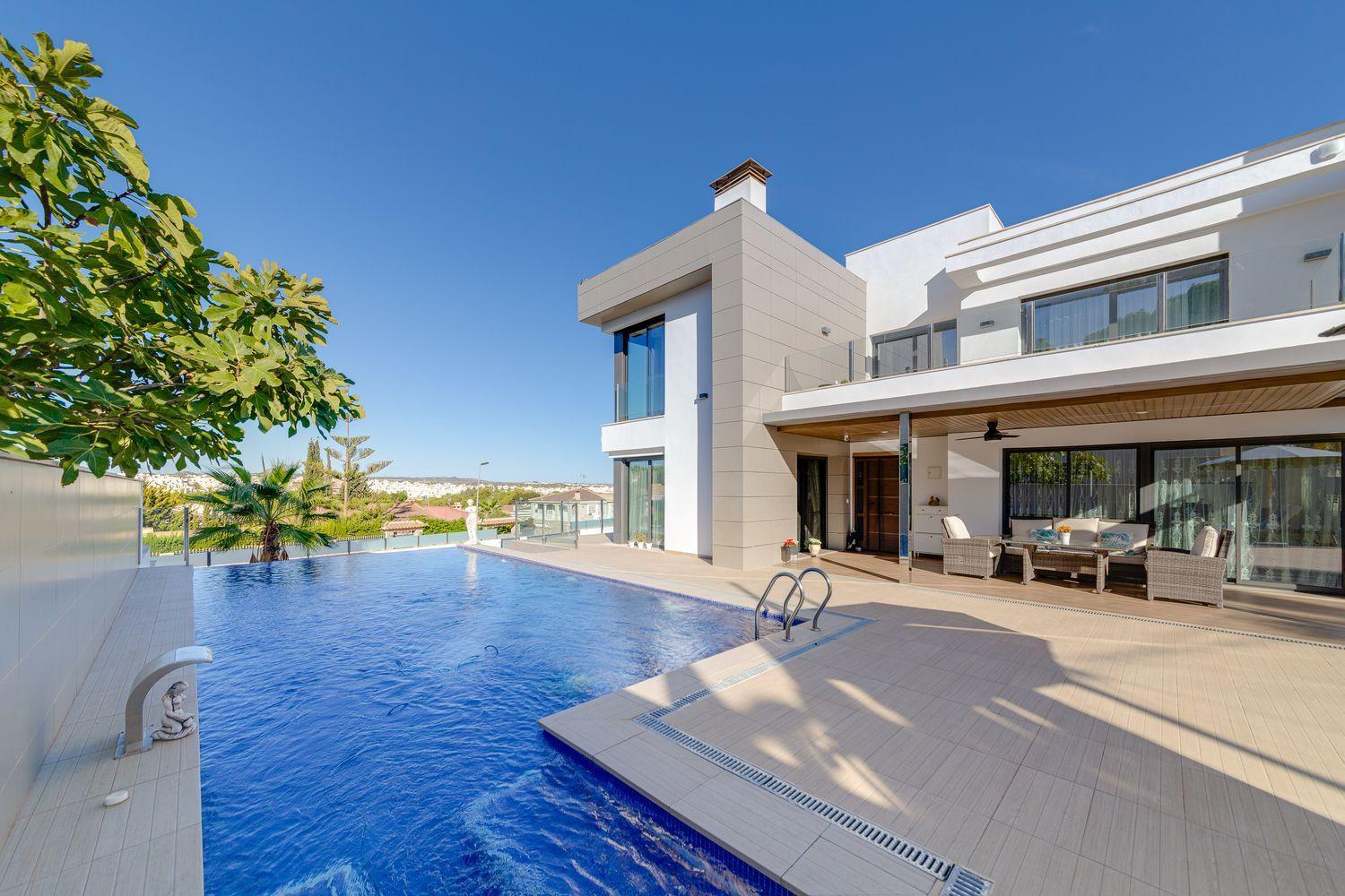 2226_o_1jh10q16diic18ocjdp1uv1qnm1h Villa for Sale in Torrevieja, Alicante