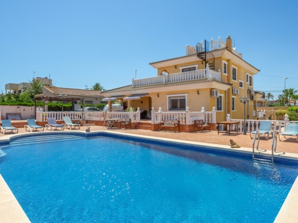 Villa for Sale in Torrevieja, Alicante