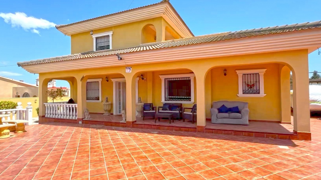 Villa for Sale in Torrevieja, Alicante