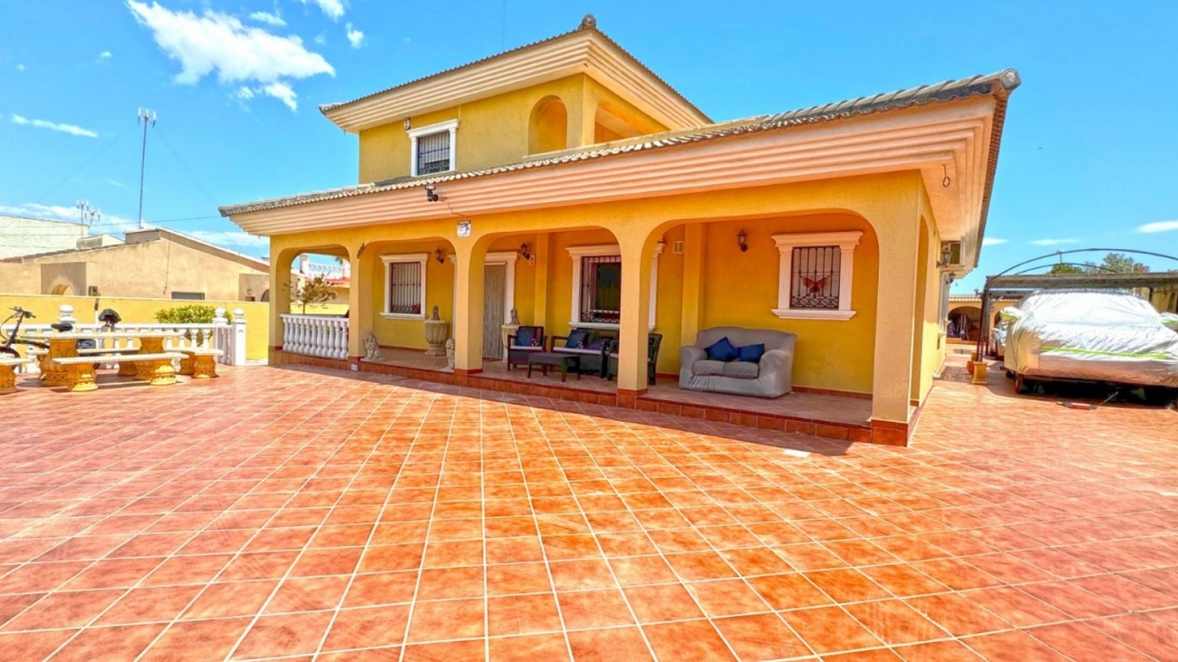 Villa for Sale in Torrevieja, Alicante