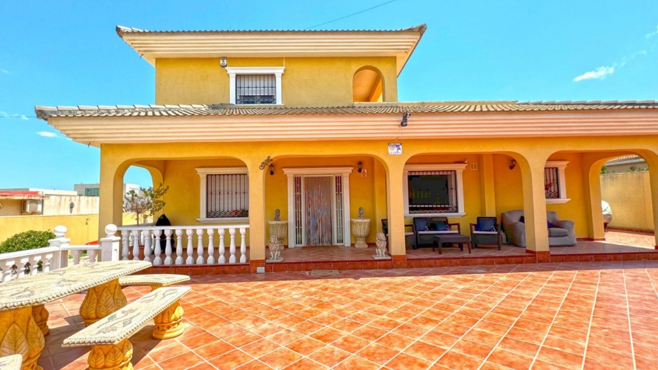 Villa for Sale in Torrevieja, Alicante