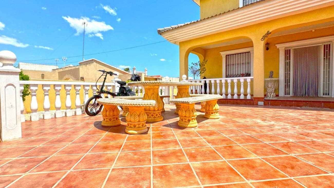 Villa for Sale in Torrevieja, Alicante