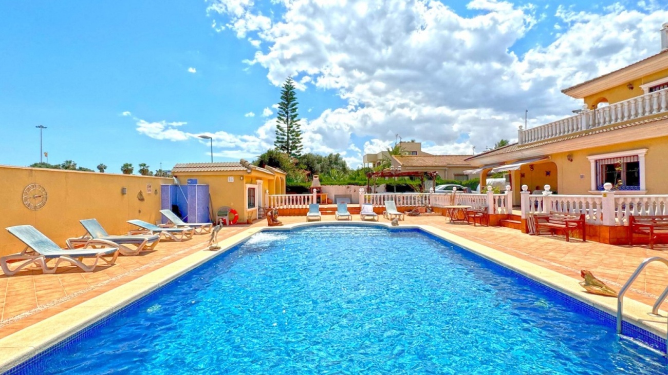 Villa for Sale in Torrevieja, Alicante
