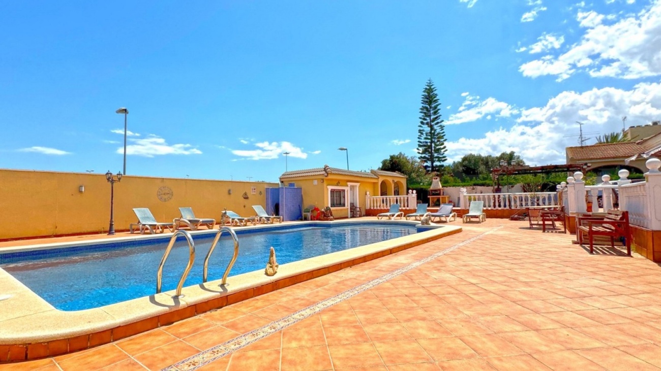 Villa for Sale in Torrevieja, Alicante