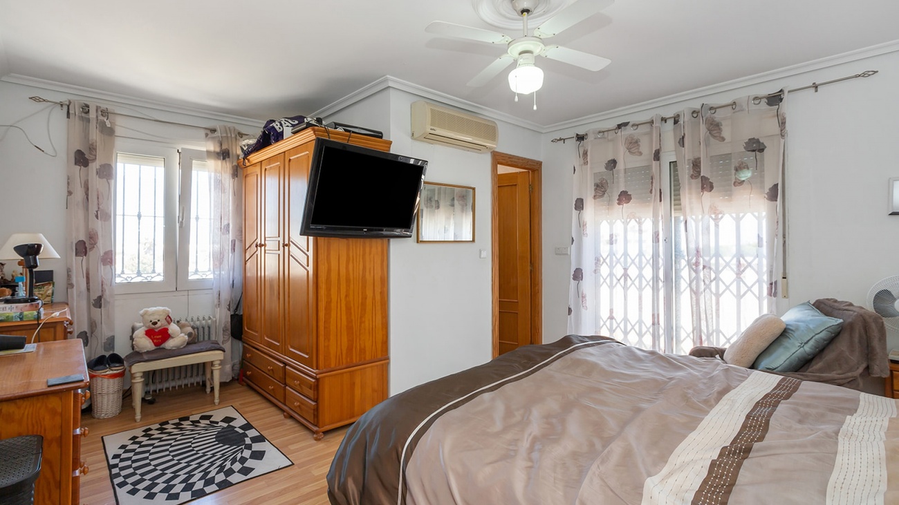 Villa for Sale in Torrevieja, Alicante
