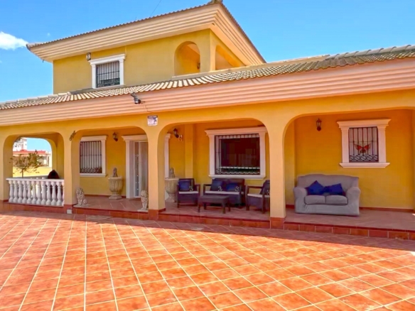 Villa for Sale in Torrevieja, Alicante