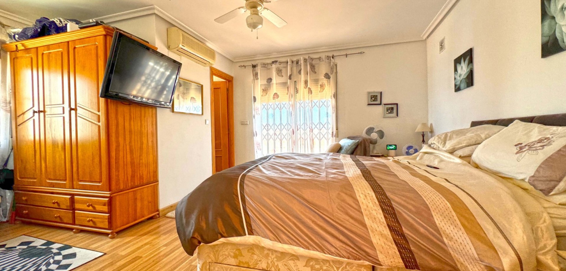 Villa for Sale in Torrevieja, Alicante