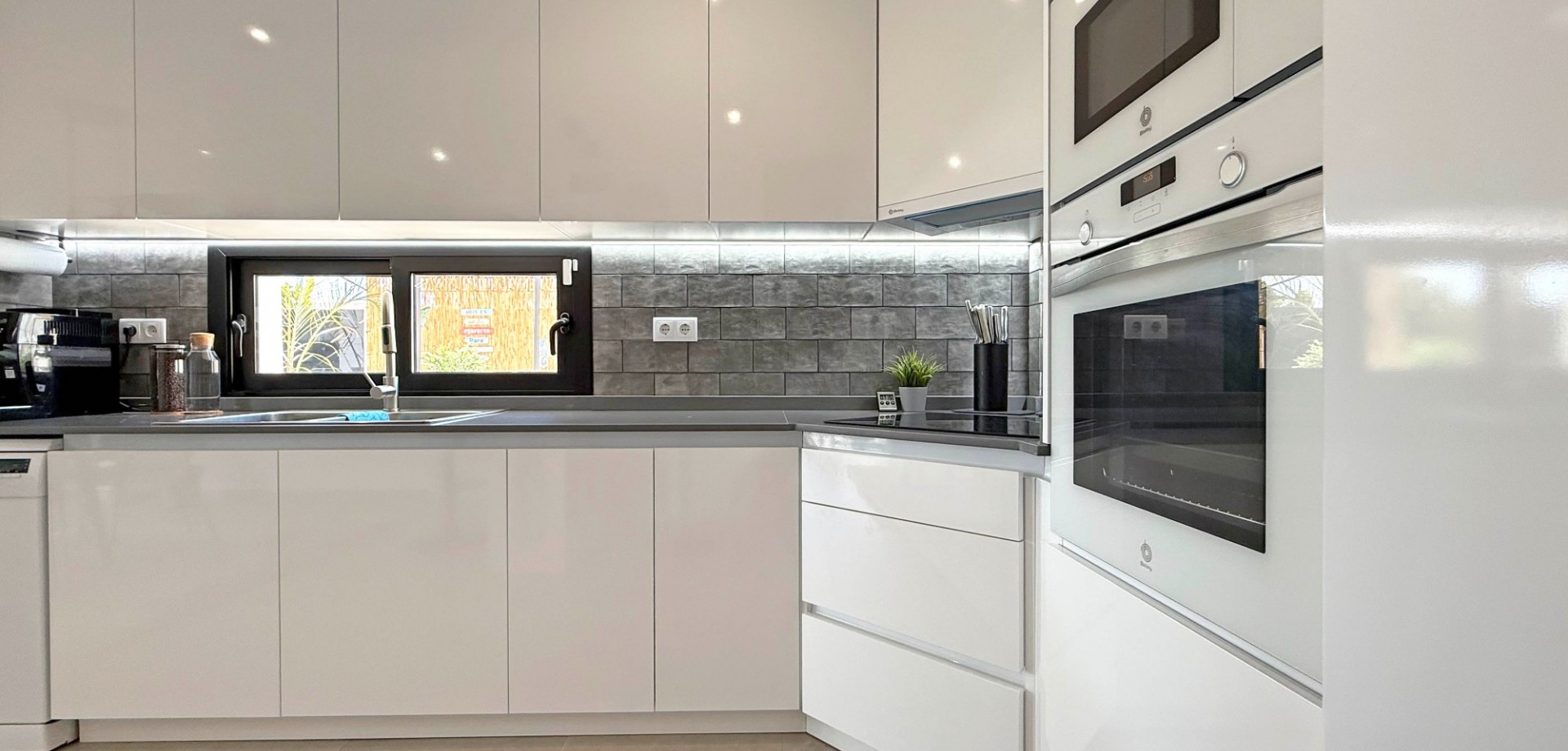 Villa for Sale in San Pedro del Pinatar, Murcia