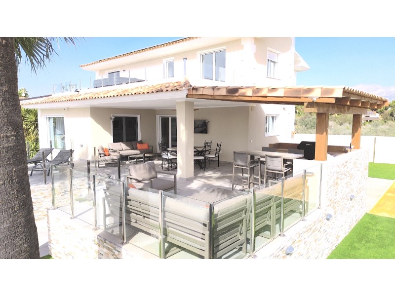 Villa for Sale in Alfas del Pi, Alicante