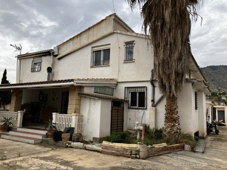 Villa for Sale in Orxeta, Alicante
