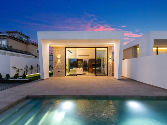 Villa for Sale in El Chaparral, Alicante
