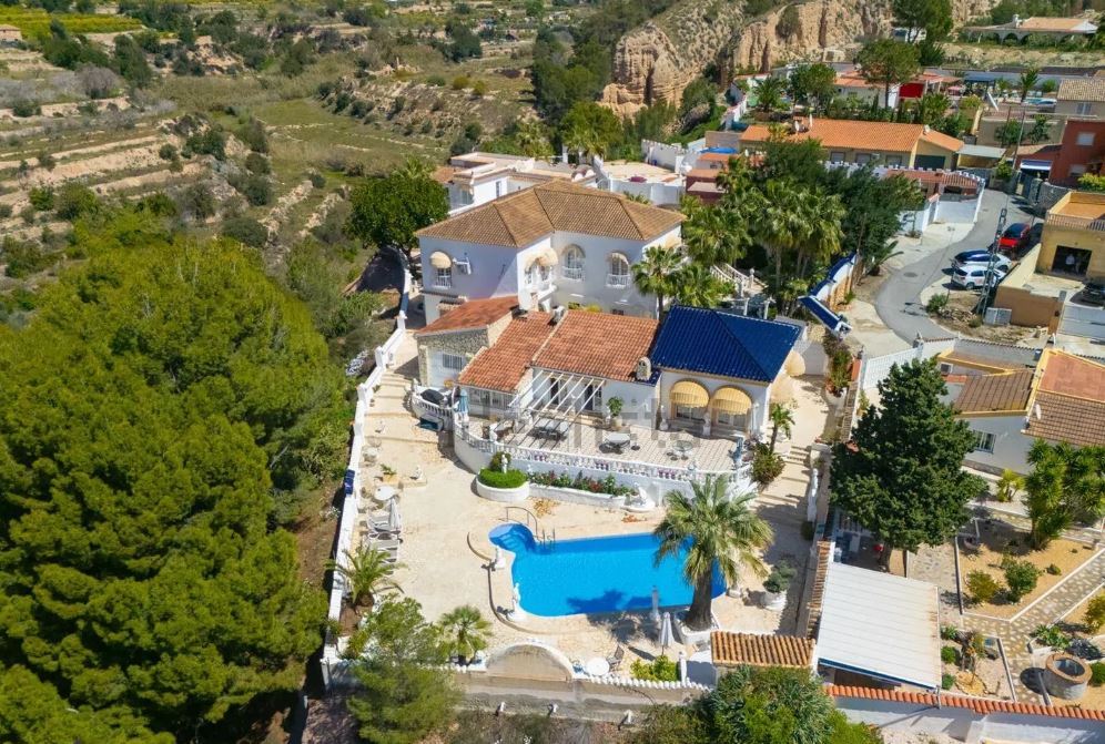Villa for Sale in Orxeta, Alicante