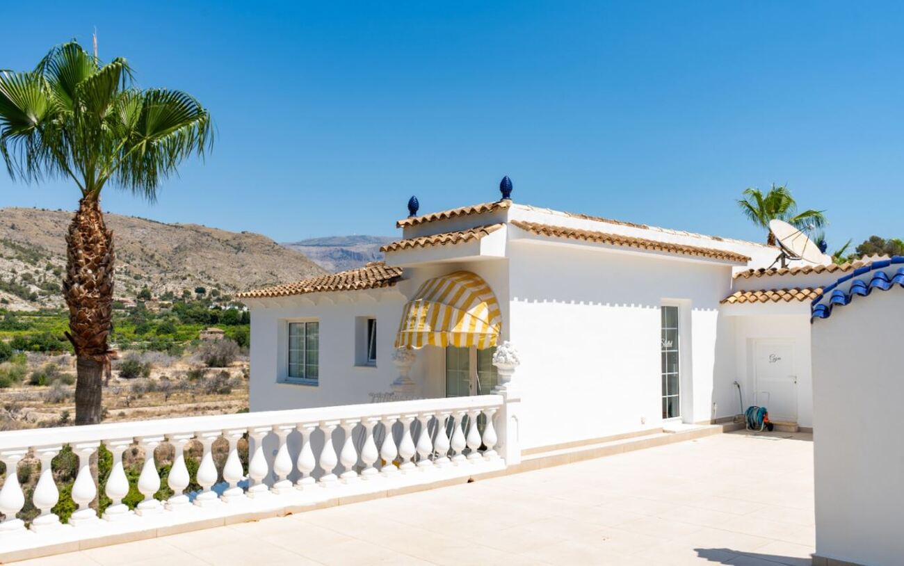 Villa for Sale in Orxeta, Alicante