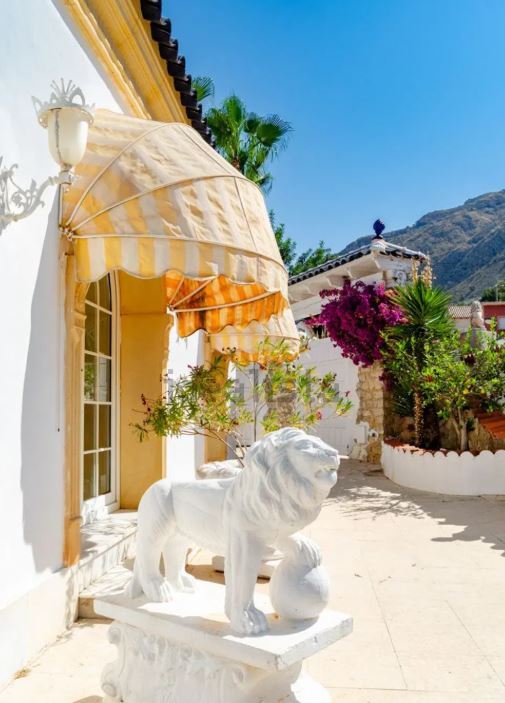 Villa for Sale in Orxeta, Alicante