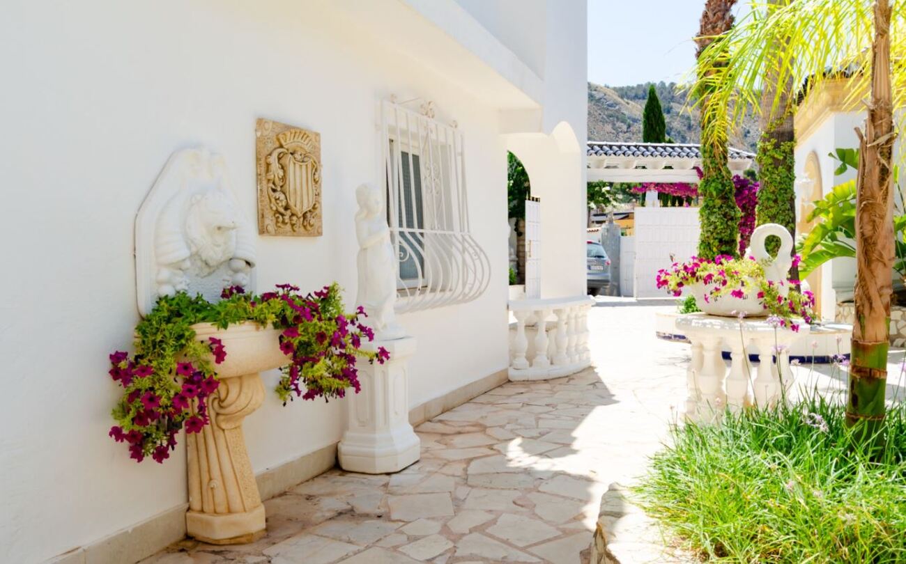 Villa for Sale in Orxeta, Alicante