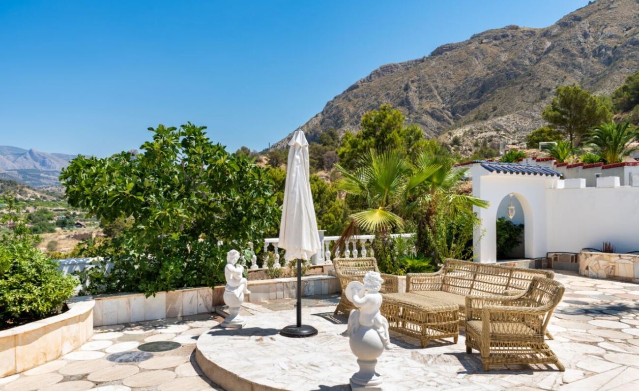 Villa for Sale in Orxeta, Alicante