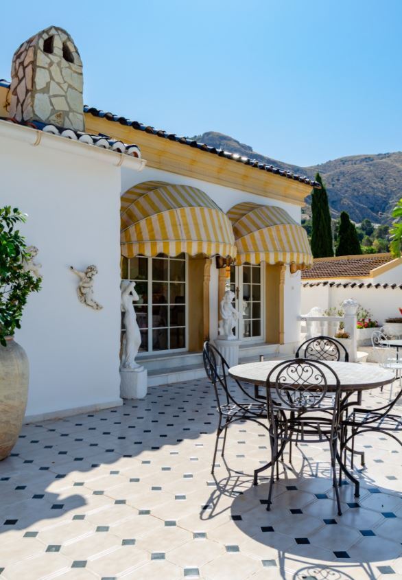 Villa for Sale in Orxeta, Alicante