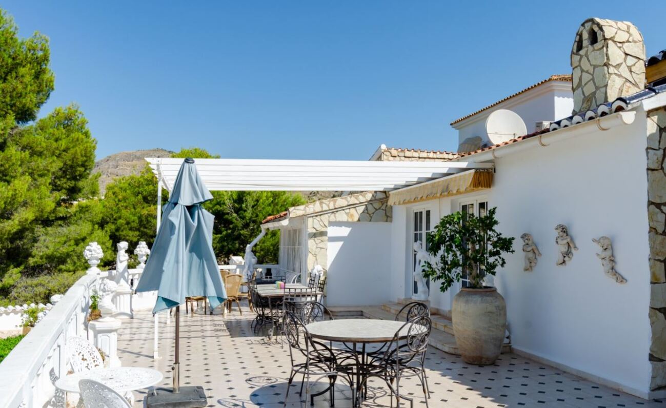 Villa for Sale in Orxeta, Alicante