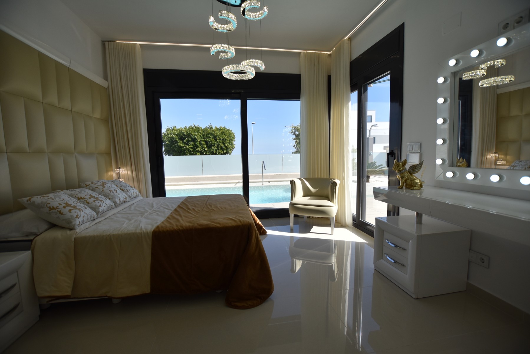 Villa for Sale in San Miguel de Salinas, Alicante