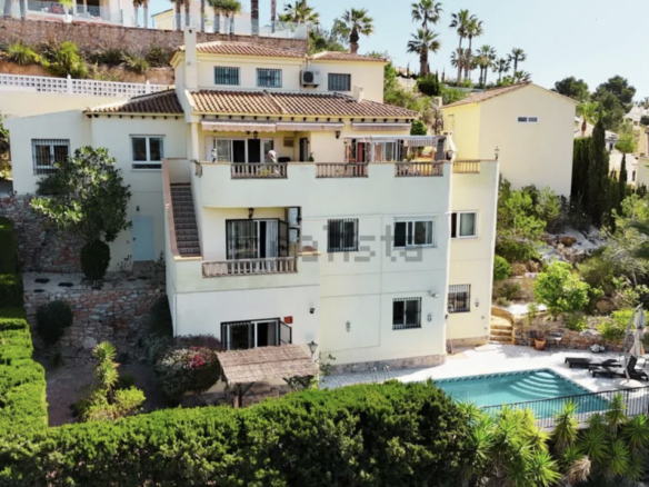 Villa for Sale in Villamartin, Alicante